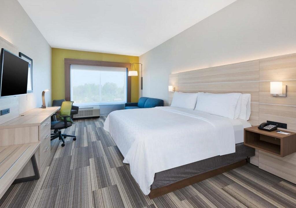 Standard room Holiday Inn Express & Suites - Grand Rapids Airport - South, an IHG Hotel