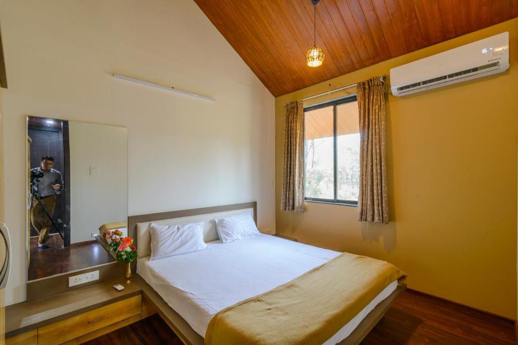 Standard room Lake View Holiday Villa Near Sula Wine Yard With 3 BdRms