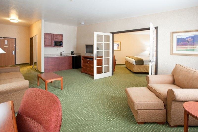 Кровать в общем номере Holiday Inn Express & Suites Gunnison, an IHG Hotel