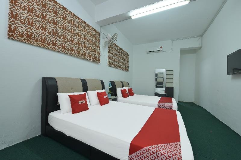 Suite OYO 90631 Syahirah Hotel