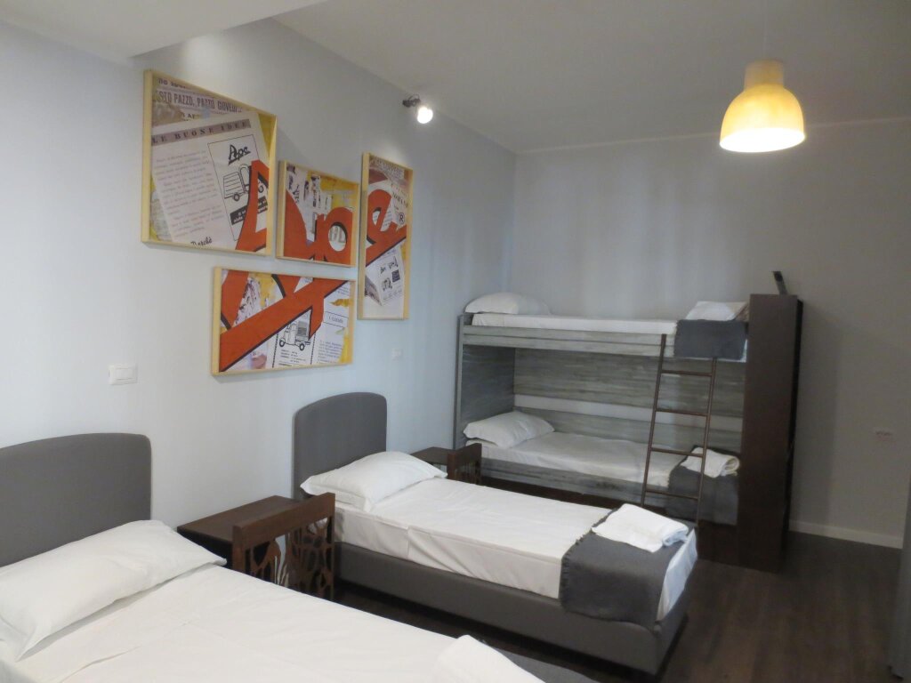 Кровать в общем номере (мужской номер) Hostel Trustever
