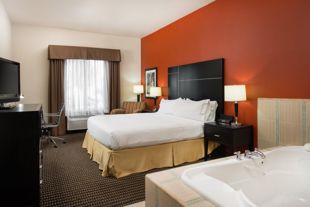 Номер Standard Holiday Inn Express & Suites Yosemite Park Area, an IHG Hotel
