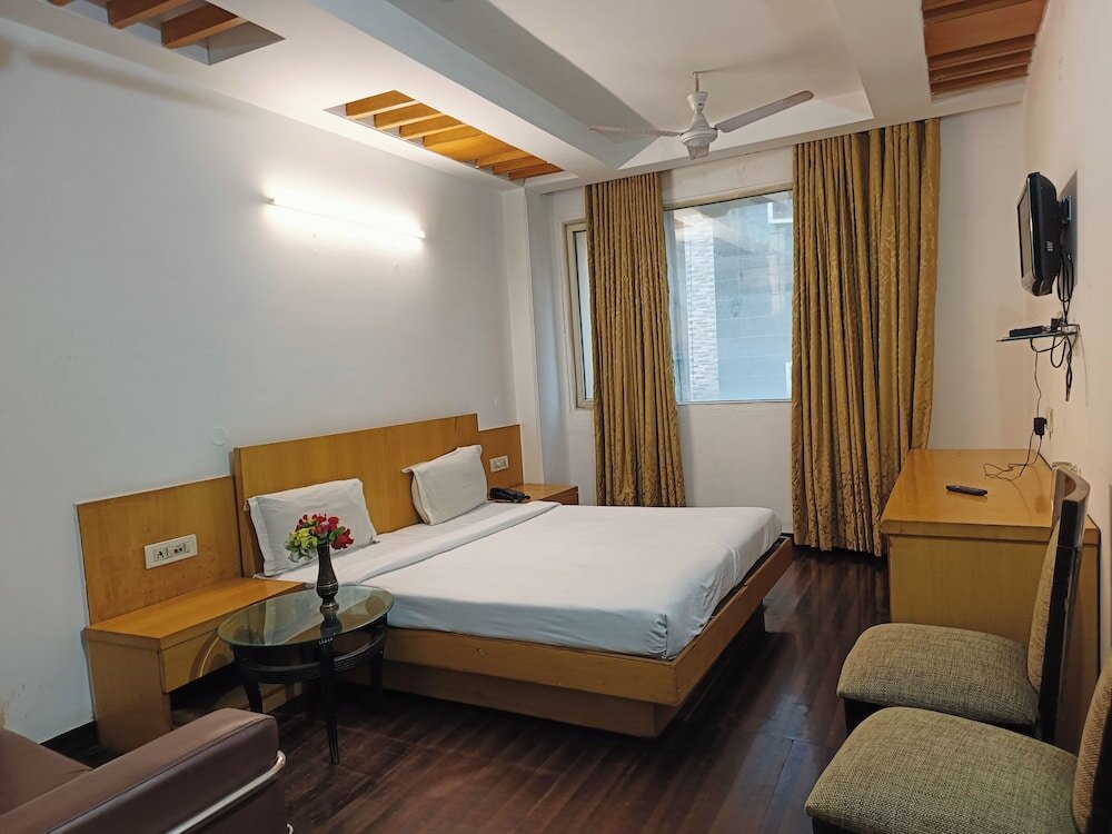 Deluxe Suite Hotel Gauranga
