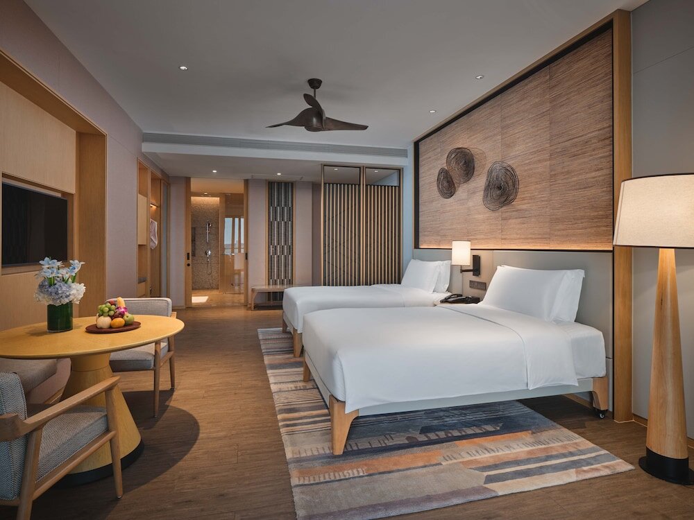 Четырёхместный номер Standard oceanfront Crowne Plaza Sanya Haitang Bay Resort, an IHG Hotel