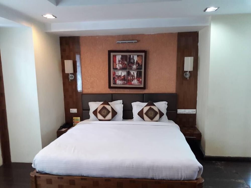 Suite Hotel Raj Residency