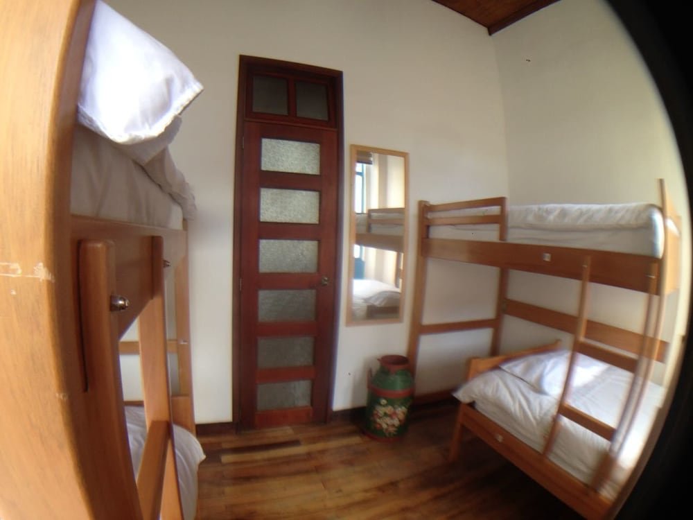 Кровать в общем номере (женский номер) Fatima Hostel