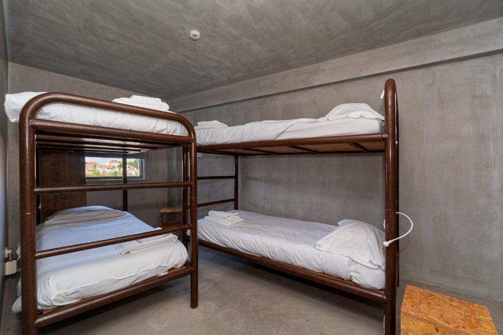 Кровать в общем номере (женский номер) N1 Hostel Apartments and Suites