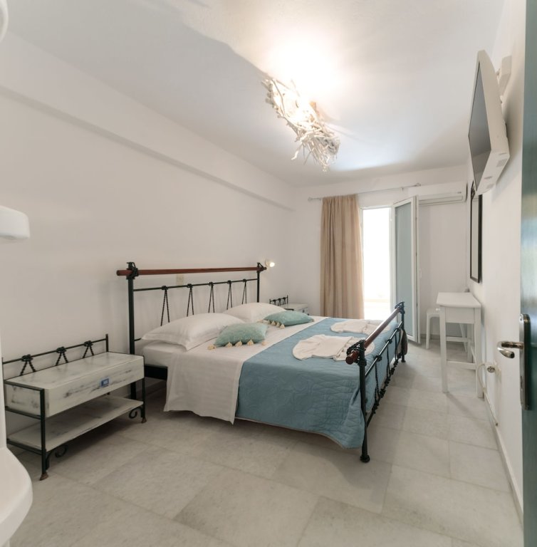 2 Bedrooms Apartment with balcony TERRA FOS NAXOS STUDIOS