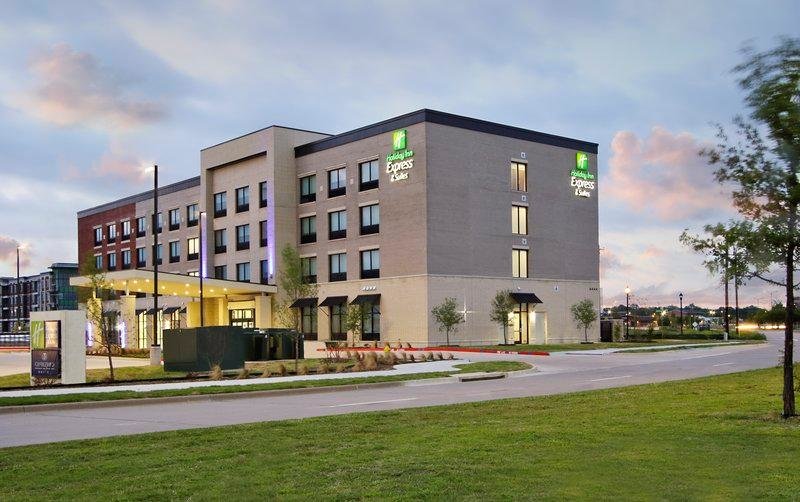 Люкс с 2 комнатами Holiday Inn Express & Suites Dallas-Frisco NW Toyota Stdm, an IHG Hotel
