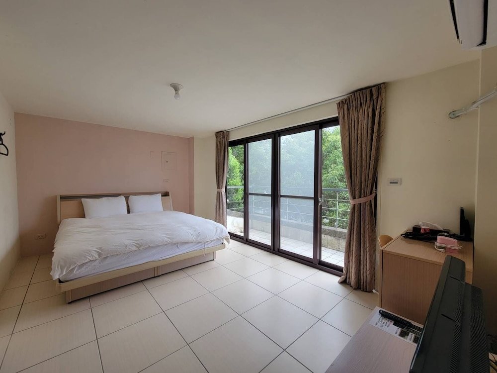 Standard Double Family room with balcony Sanyi Happiness B&B