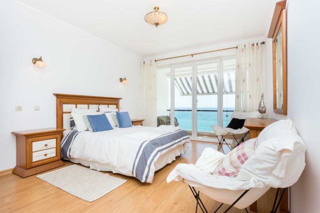 Villa CoolHouses Algarve Luz, Ocean front 4 Bed house w/ pool, Casa da Pipa