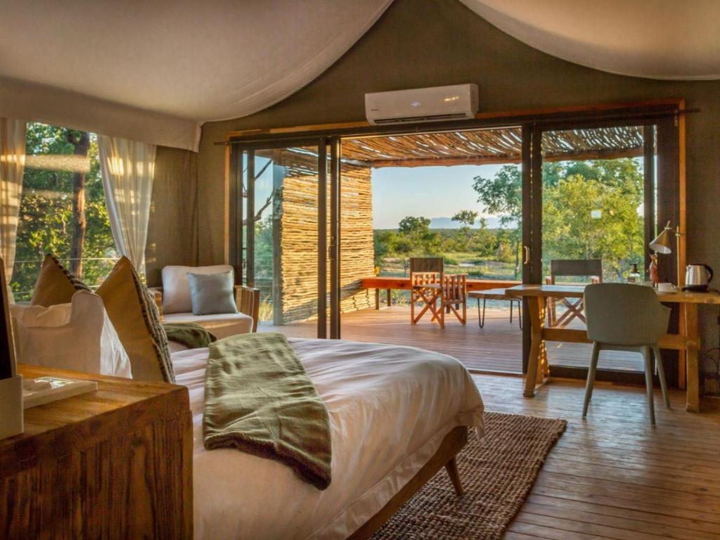 Отель Imagine Africa Luxury Tented Camp 1* (7 отзывов) в Заповедник Балуле,  Greater Kruger National Park. Забронировать Imagine Africa Luxury Tented  Camp 1*, York 7 Olifants West Nature Reserve, 1350. Оплата картами МИР.