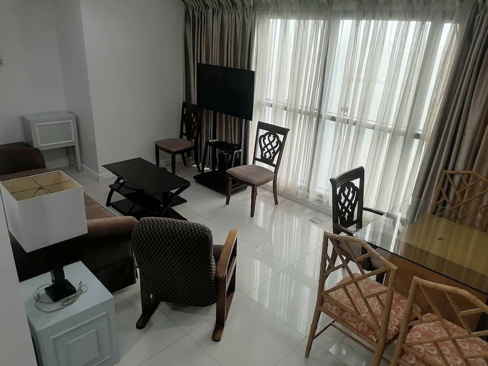 Standard Zimmer Cozy Condo near US EmbassyErmita Manila/ Roxas blvd/ Dolomite beach