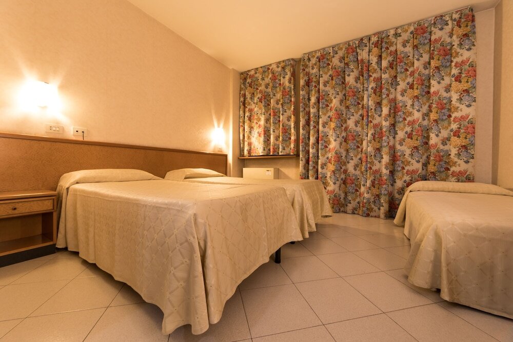 Четырёхместный номер Standard Hotel Città 2000