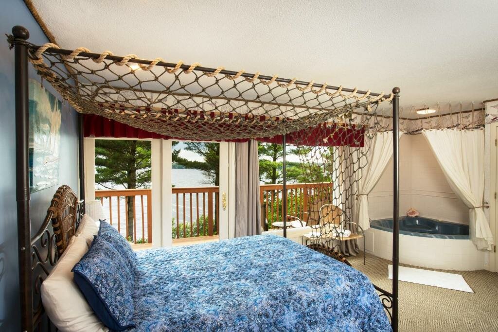 Standard Double room with balcony Inn On Lake Wissota