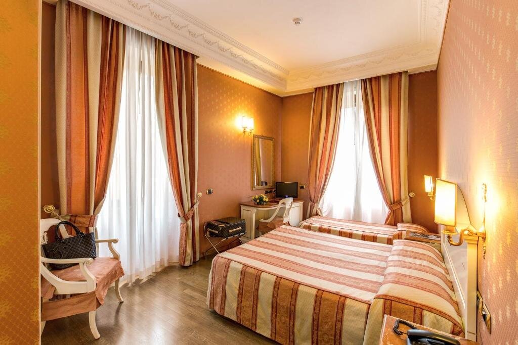 Трёхместный номер Comfort Hotel La Lumiere Di Piazza Di Spagna