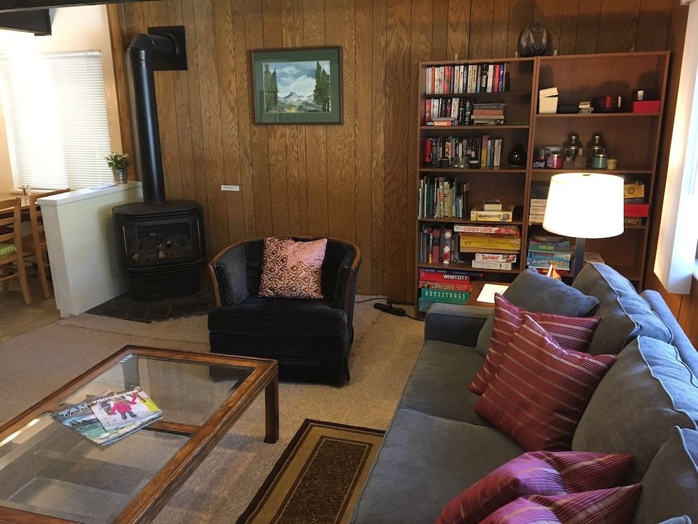 Standard room Classic Carnelian Bay Log  In Lake Tahoe 4 Bedroom Cabin by RedAwning