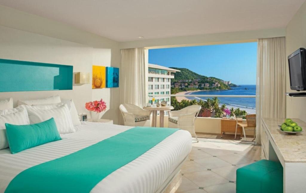 Двухместный номер Deluxe с частичным видом на океан Sunscape Dorado Pacifico Ixtapa Resort & Spa