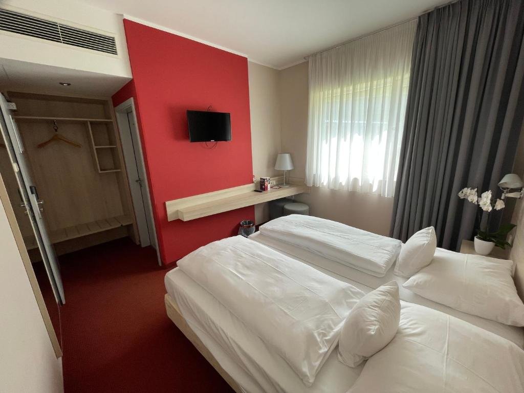 Standard Doppel Zimmer Serways Hotel Spessart Sud