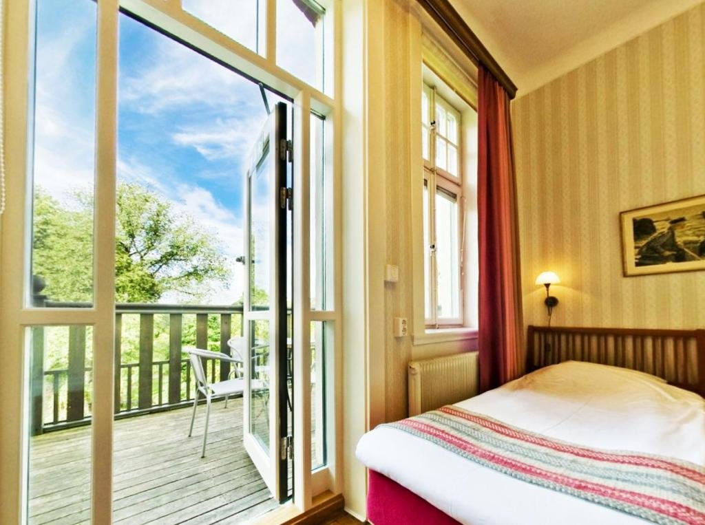 Трёхместный номер Standard с балконом Hotell Breda Blick