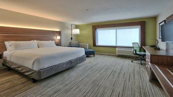 Кровать в общем номере Holiday Inn Express & Suites Broomfield, an IHG Hotel
