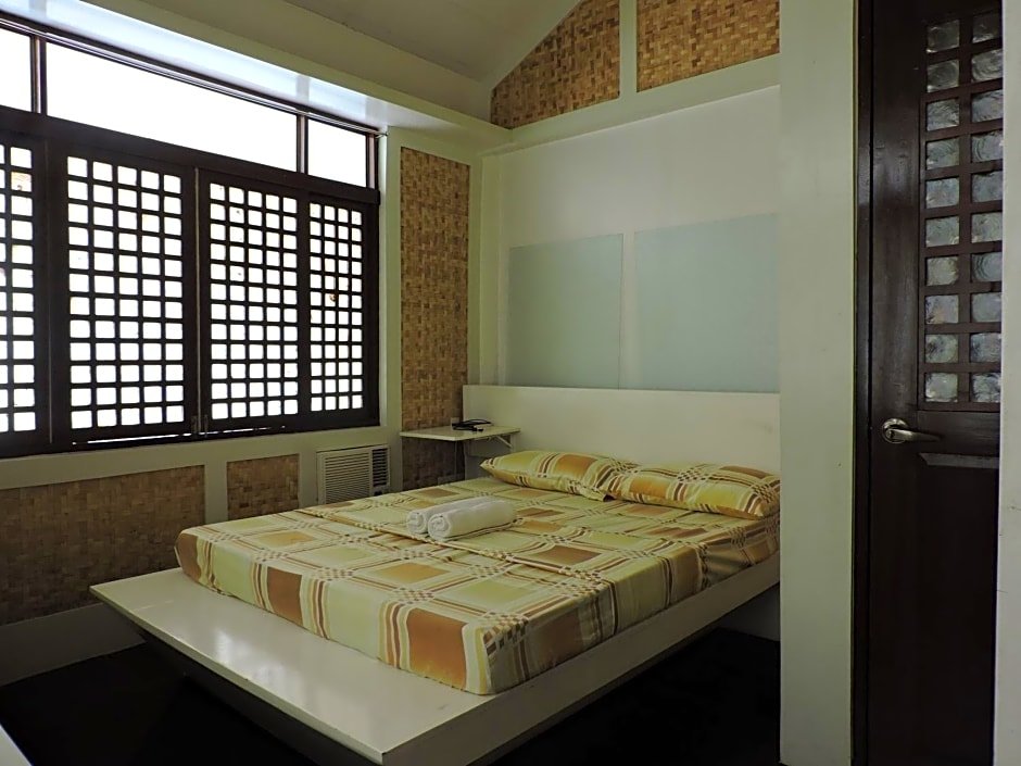 Habitación cuádruple familiar De lujo con balcón Orange Mangrove Pension House