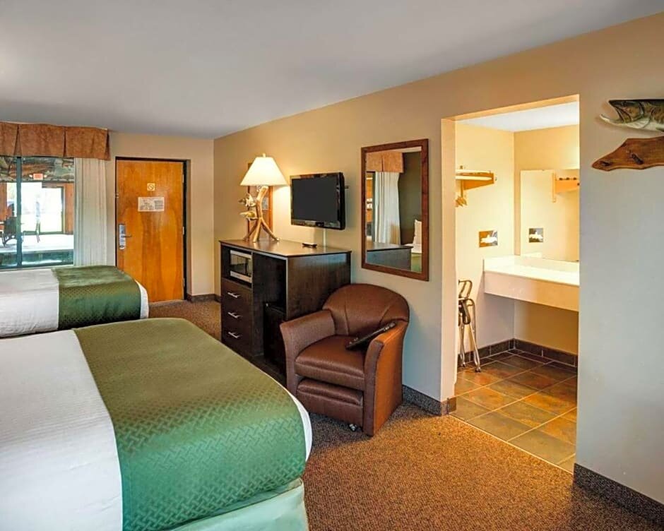 Standard Quadruple room with lake view Quality Inn Ashland - Lake Superior