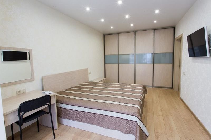 Кровать в общем номере с 2 комнатами Апартаменты Азбука Коммунистическая 78