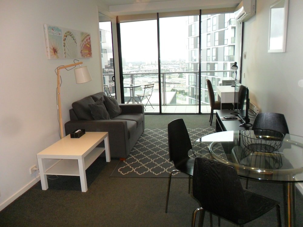 Апартаменты Executive c 1 комнатой с балконом AKOM AT Docklands