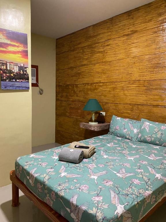 Standard Double room RedDoorz @ Piamonte Apartelle Santo Tomas Batangas