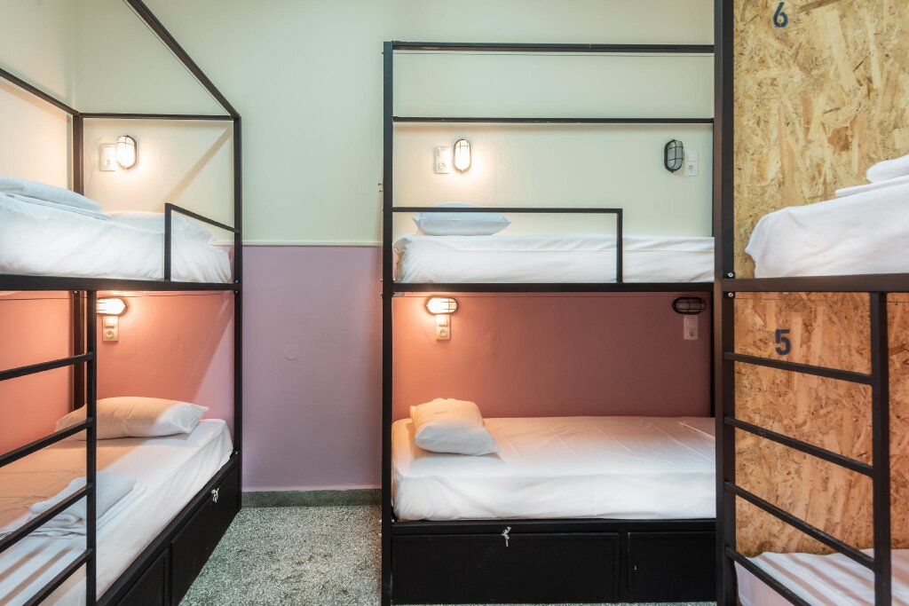 Кровать в общем номере (женский номер) Intra Muros Hostel