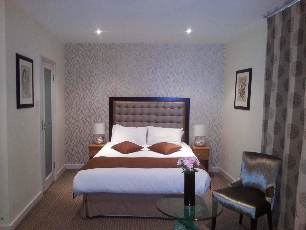 Кровать в общем номере Duke Of Leinster Hotel