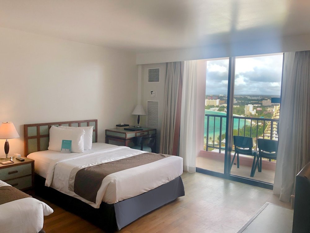 Habitación Superior con balcón y con vista al parque Pacific Islands Club Guam