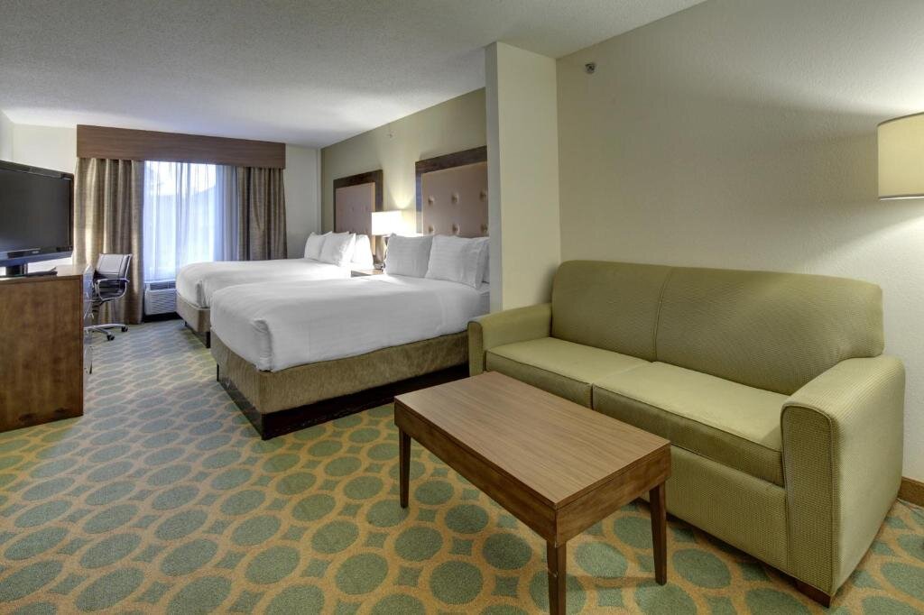 Двухместный номер Standard Holiday Inn Express Hotel & Suites Emporia, an IHG Hotel