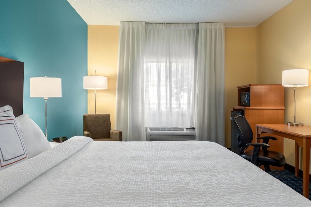 Четырёхместный номер Standard Fairfield Inn & Suites by Marriott Abilene