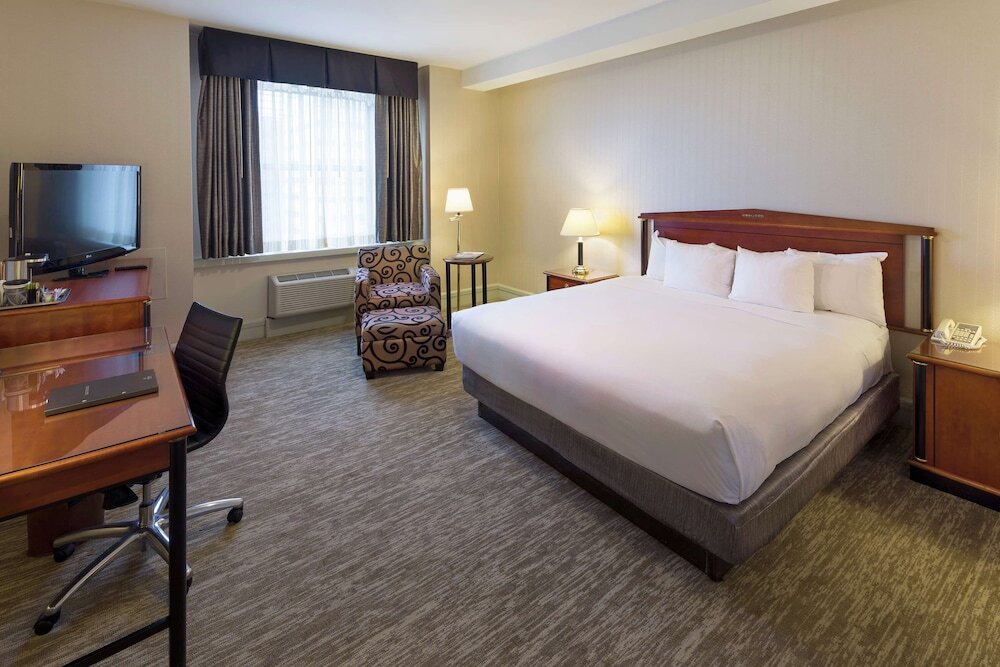 Deluxe room Hilton Cincinnati Netherland Plaza