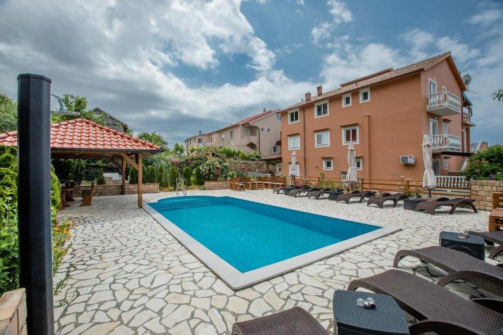 Apartment Apartments Šćerbe 3103