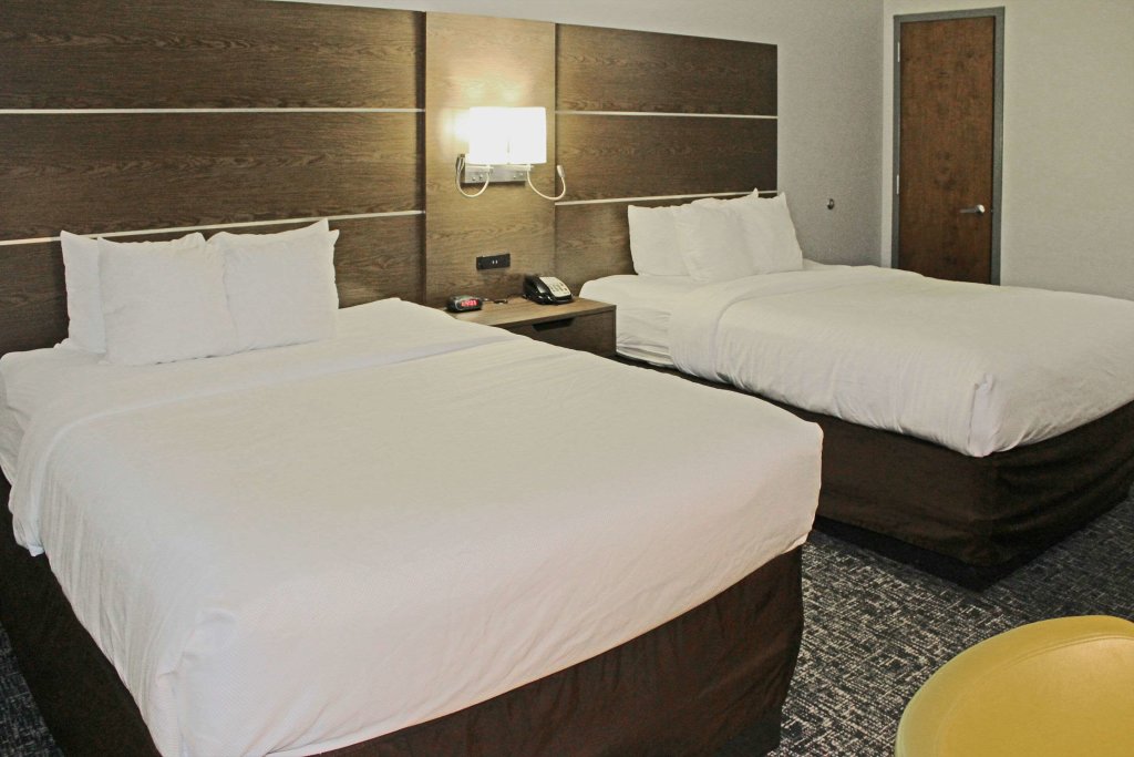 Четырёхместный номер Standard Comfort Inn and Suites Near Lake Guntersville