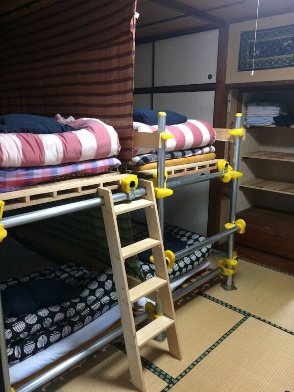 Кровать в общем номере Norishicoauto Guesthouse