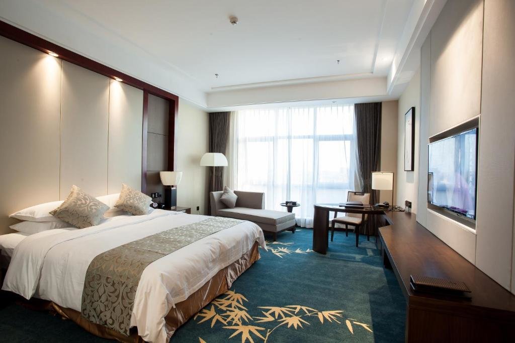Номер Deluxe Binhai Jinling International Hotel