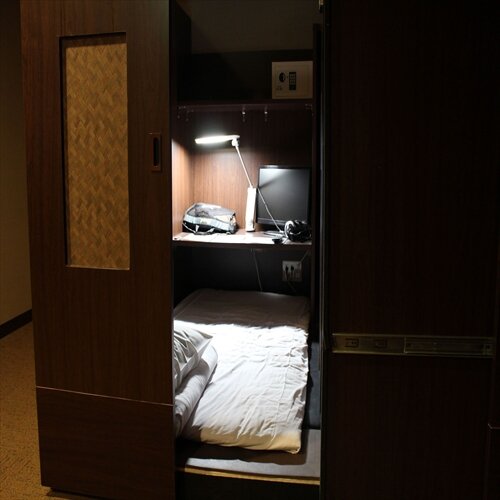 Кровать в общем номере (мужской номер) Hotel Amandi