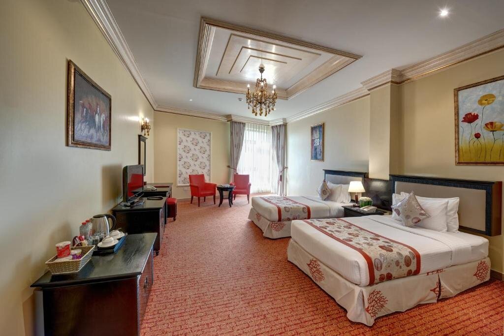 Кровать в общем номере (женский номер) Отель Sahara Beach Resort & Spa