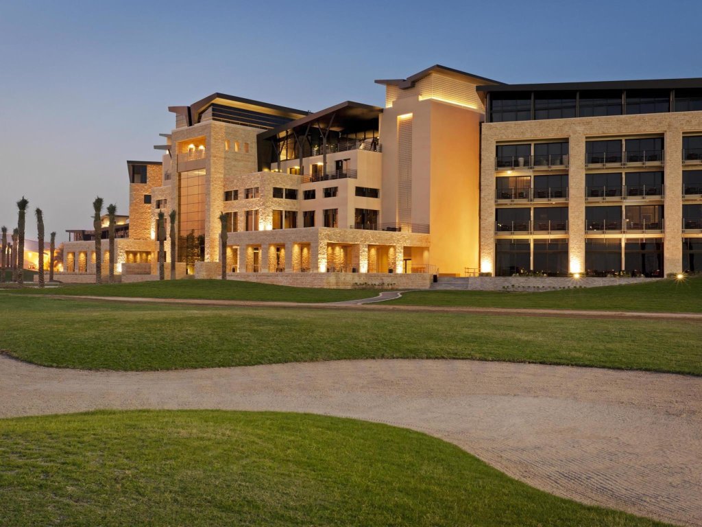 Двухместный люкс Executive c 1 комнатой с балконом и с видом на поле для гольфа VOGO Abu Dhabi Golf Resort & Spa Formerly The Westin Abu Dhabi Golf Resort & Spa