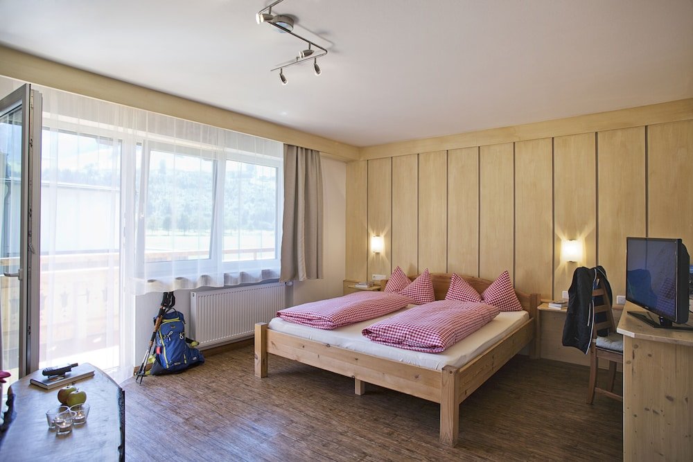 Четырёхместный номер Standard с балконом Alphotel Mittersill -Sommer Card inklusive
