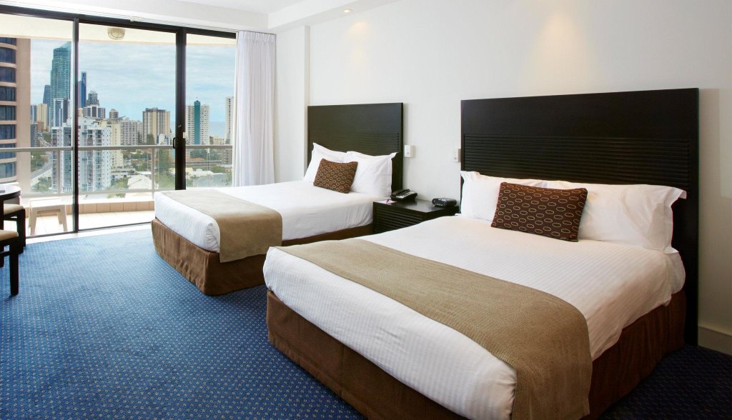 Четырёхместный номер Standard с видом на океан Crowne Plaza Surfers Paradise, an IHG Hotel