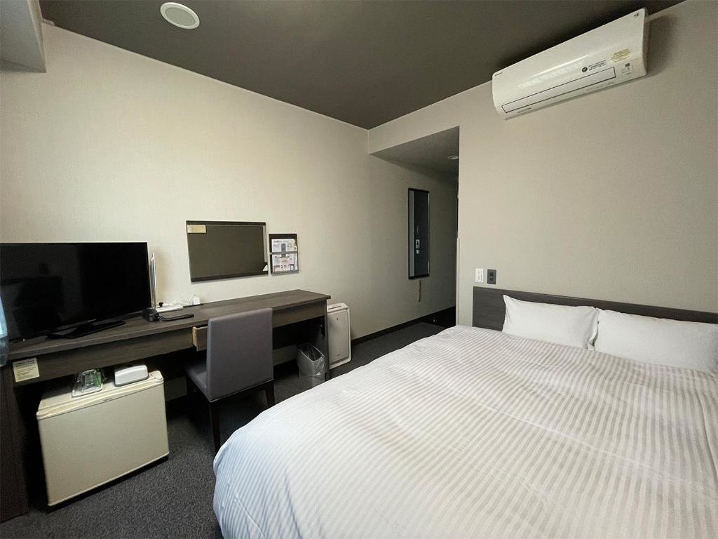 Standard Doppel Zimmer Saku Hotel
