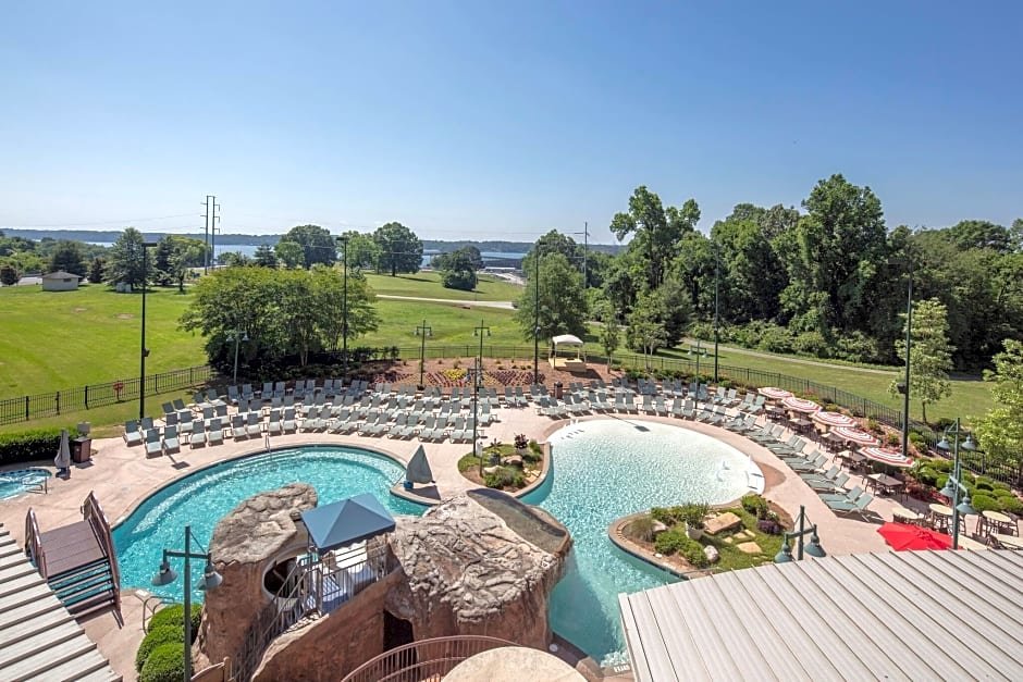 Standard Quadruple room with balcony and with pool view Marriott Shoals Hotel & Spa