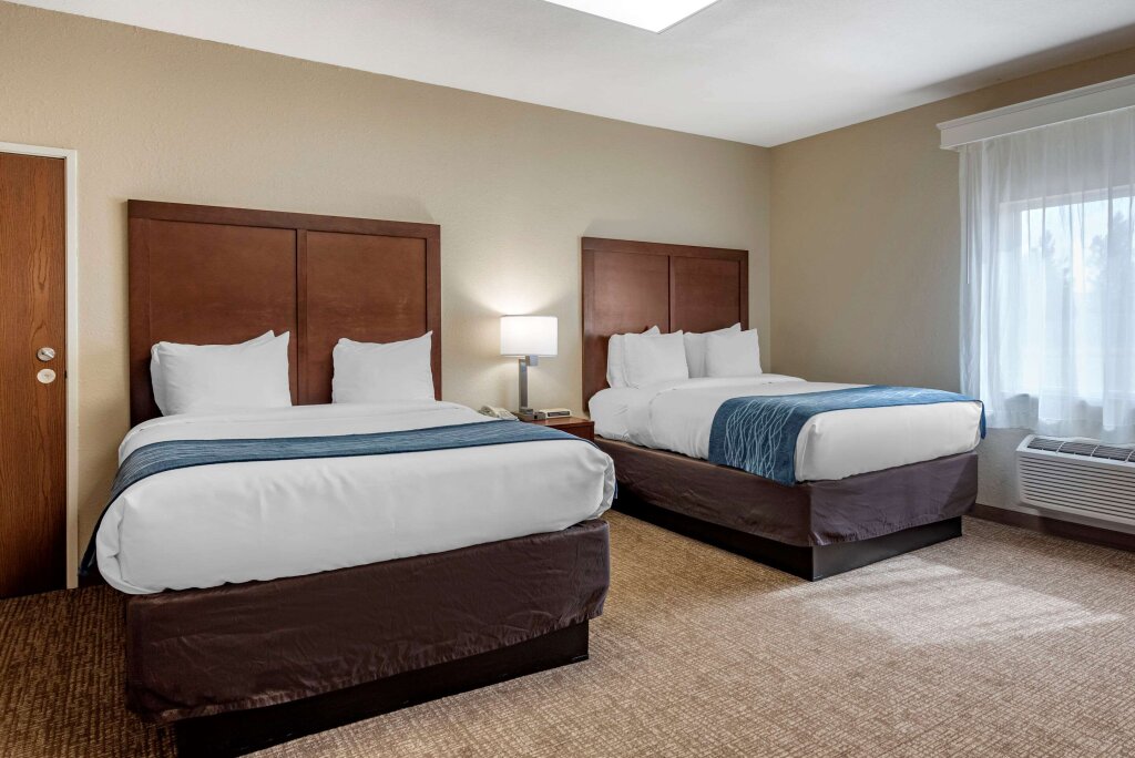 Четырёхместный люкс Comfort Inn & Suites Pueblo