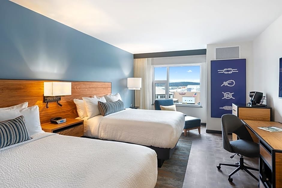 Standard Double room with harbour view Hotel Indigo Everett - Waterfront Place, an IHG Hotel