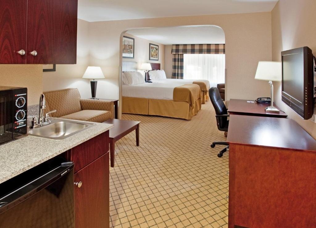 Двухместная студия Holiday Inn Express & Suites Wichita Airport, an IHG Hotel
